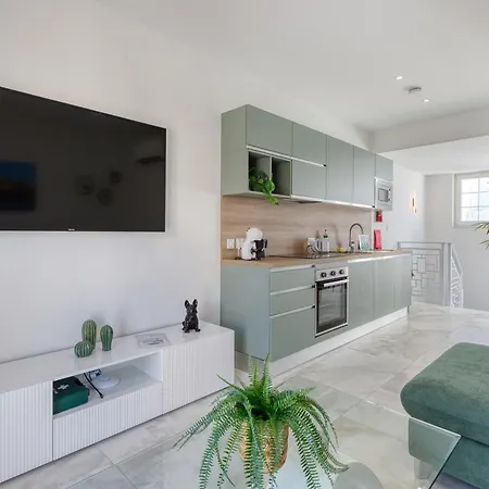2 Bedroom Duplex In The Heart Of & Rooftop Views Sliema