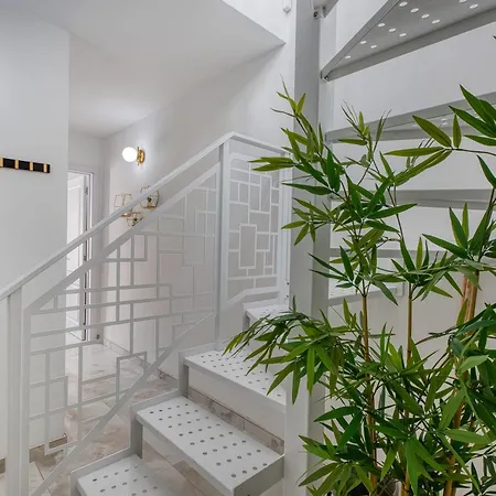 2 Bedroom Duplex In The Heart Of & Rooftop Views * Sliema
