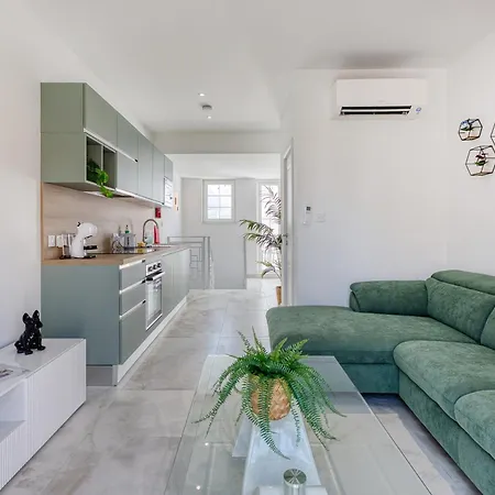 2 Bedroom Duplex In The Heart Of & Rooftop Views