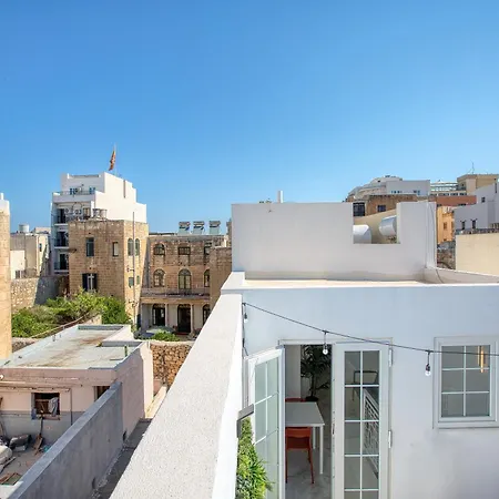 2 Bedroom Duplex In The Heart Of & Rooftop Views * Sliema