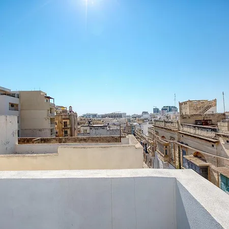 2 Bedroom Duplex In The Heart Of & Rooftop Views Sliema