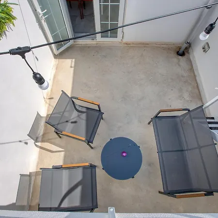 2 Bedroom Duplex In The Heart Of & Rooftop Views